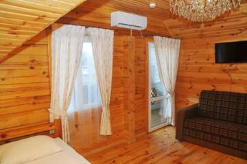 Фото номера Полулюкс с балконом Лоджи Nester House г. Свитязь 2